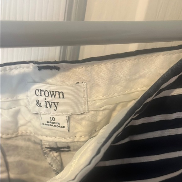crown & Ivy Women's Navy and White Striped Shorts size 10 - Picture 5 of 7
